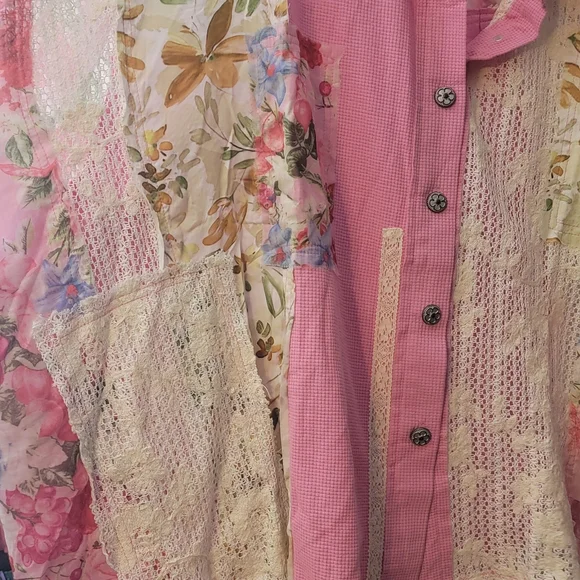 POL Pink Floral Button Down Shirt - Picture 2 of 3